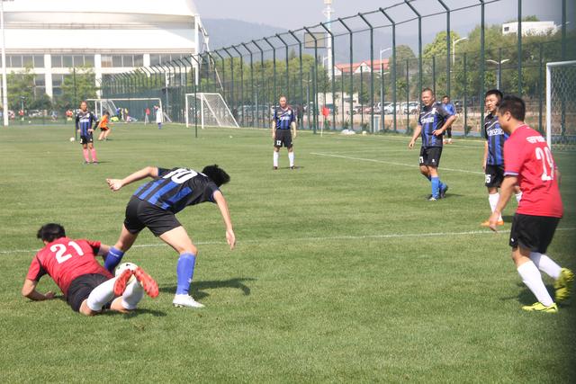 字母哥37分萨格斯32+9 雄鹿险胜魔术晋级四强